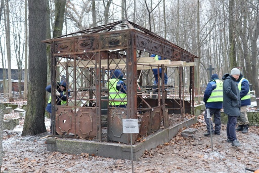 В Петербурге разобрали склеп из фильма «Брат»