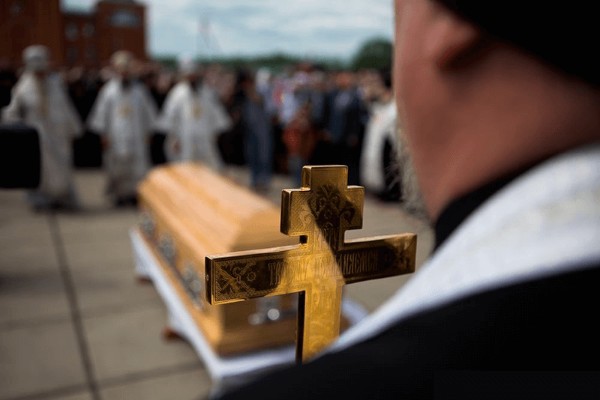 Почему православные хоронят головой на Запад, а крест ставят в ногах