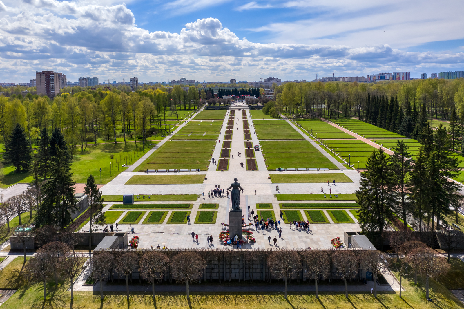Пискаревское мемориальное кладбище