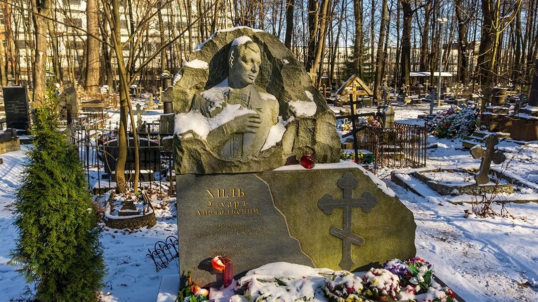 Могилы знаменитых петербуржцев Могилы знаменитых петербуржцев